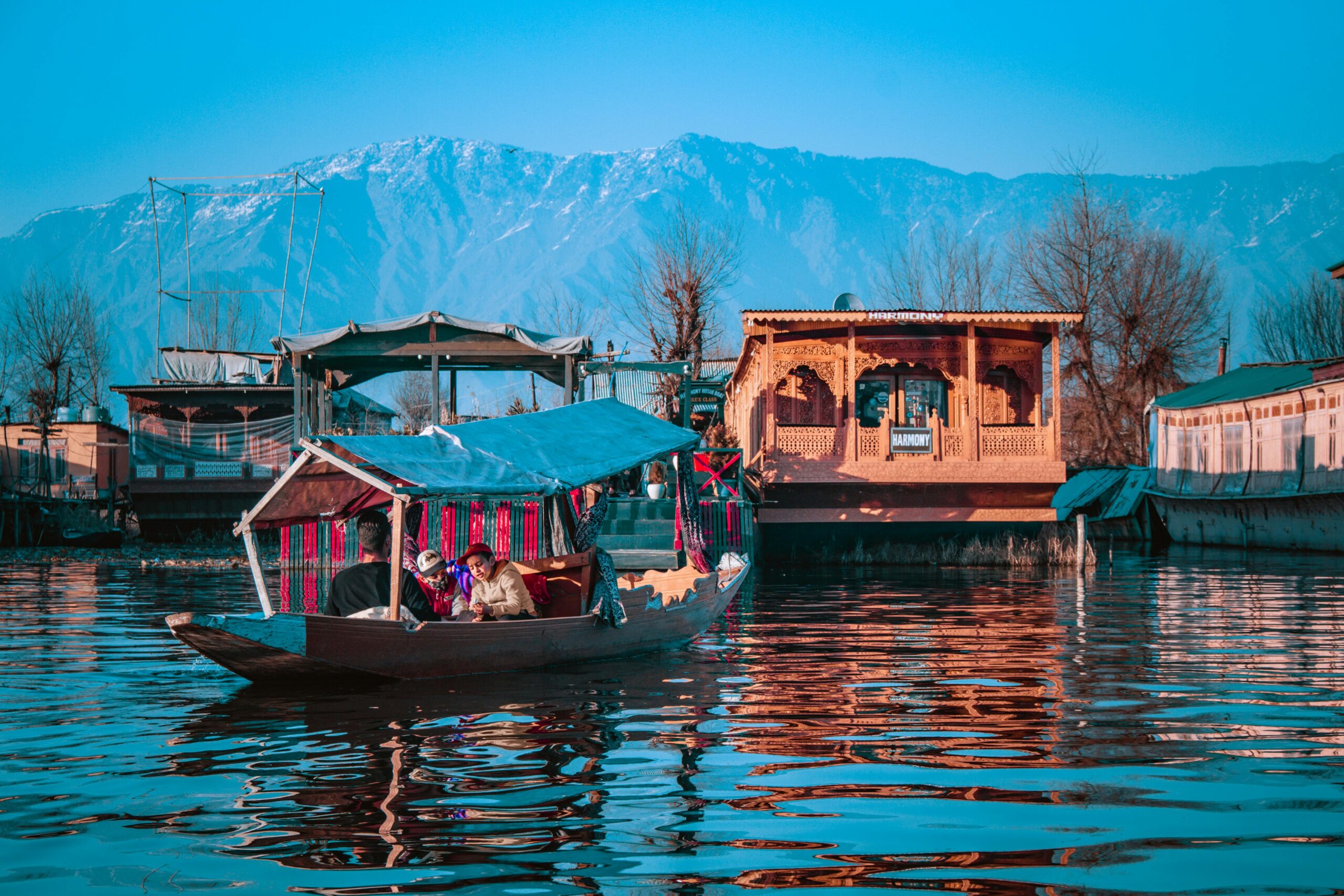 Kashmir Tour Package - Pahalgam green valley Betab Chandanwari
